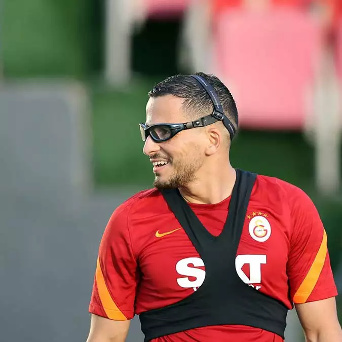 Galatasaray'da sağ bek belirsizliği