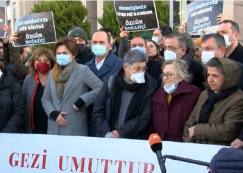 Gezi Parkı davası öncesi adliye önünde basın açıklaması