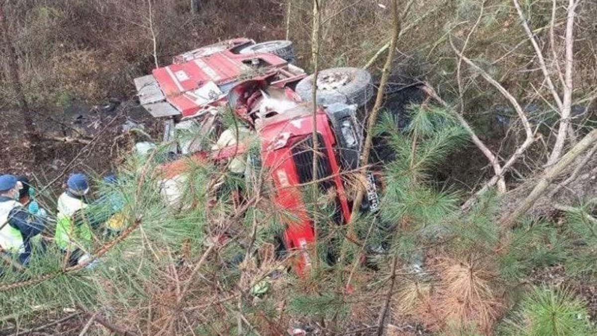 Kaza ihbarına giden itfaiye aracı devrildi: 4 ölü