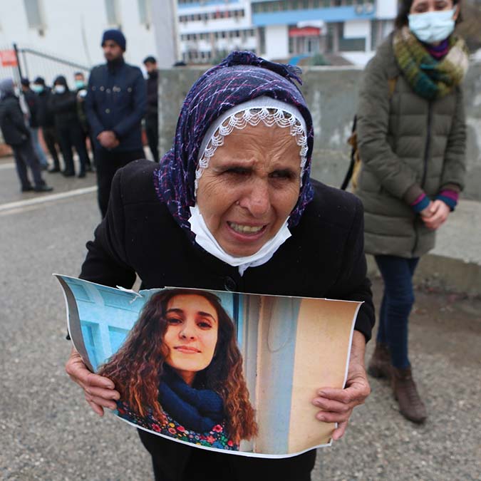 Gülistan Doku'nun ailesi oturma eylemi başlattı