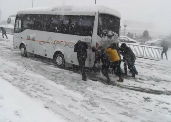 Haramidere D-100'de araçlar yolda kaldı