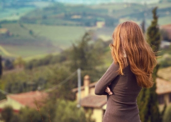 Bizi içine alan hayat değildir