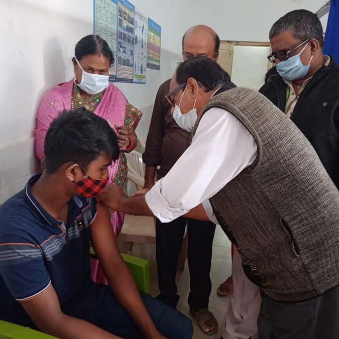 Hindistan'da 15-18 yaş aralığına Covid-19 aşısı