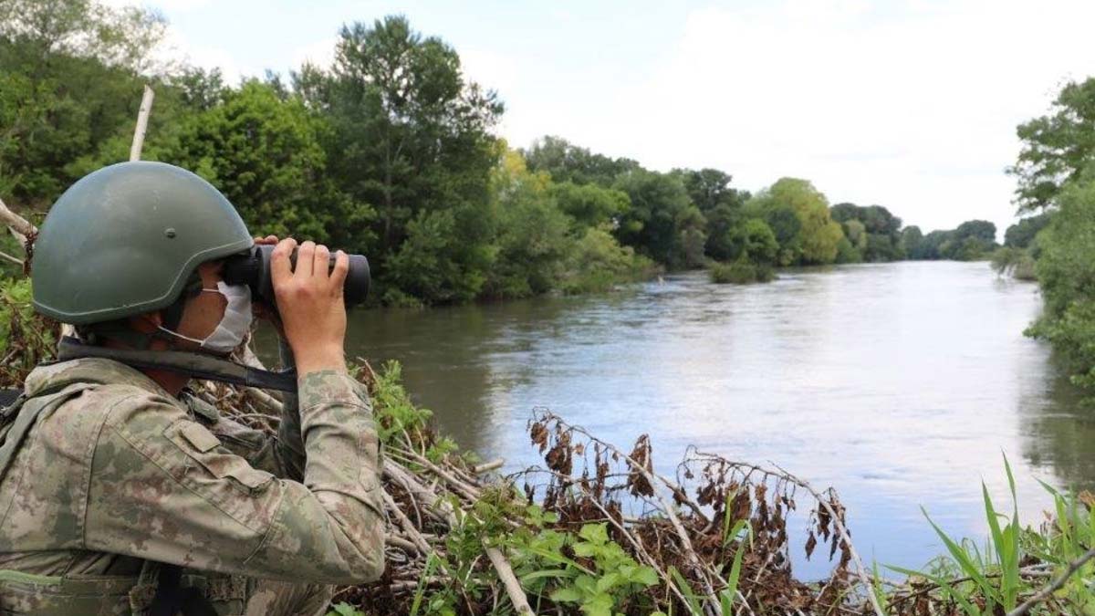 Hudut kartallarımız sınırda 2 şahıs yakaladı