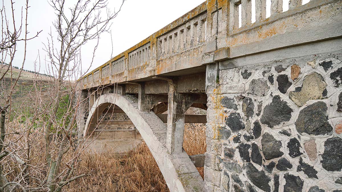 İlk kadın inşaat mühendisi gürayman'ın yaptığı 'kız köprüsü'ne koruma, köprünün, aslına uygun onarılıp, gelecek kuşaklara aktarılması hedefleniyor.