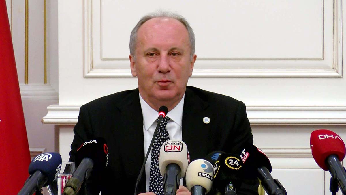 İktidardan ve muhalefetten memnun değiliz