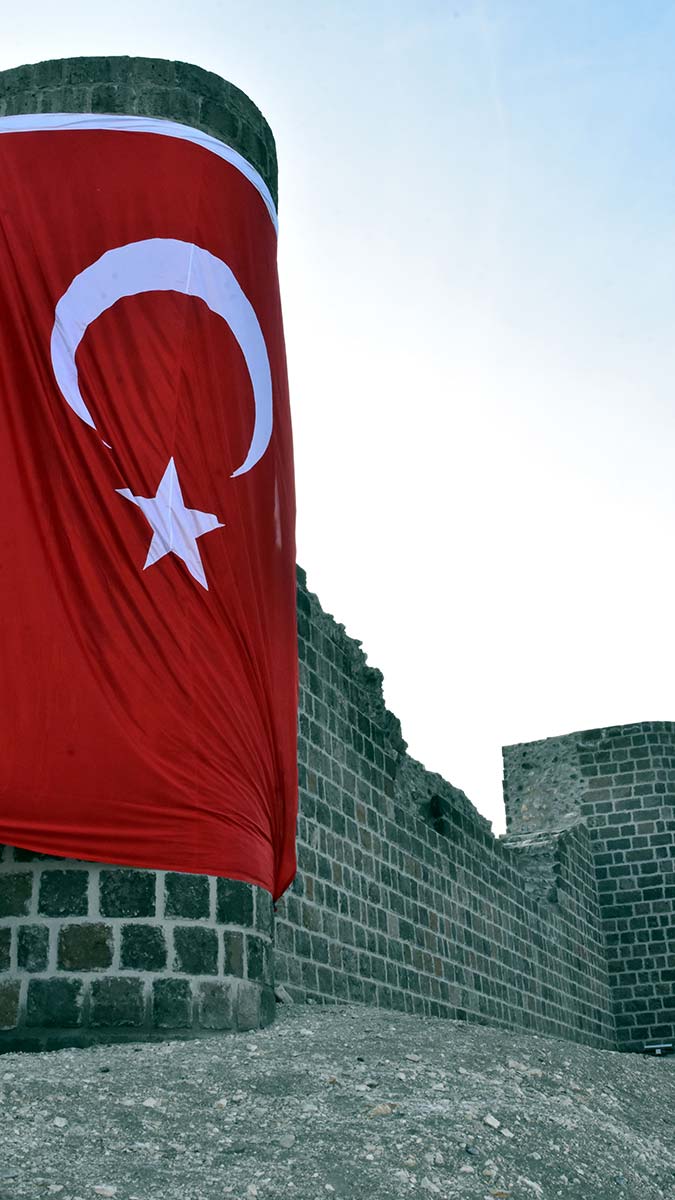 Bitlis'te restorasyonu tamamlanan ve ışıklandırılan Adilcevaz Kalesi ziyarete açıldı.
