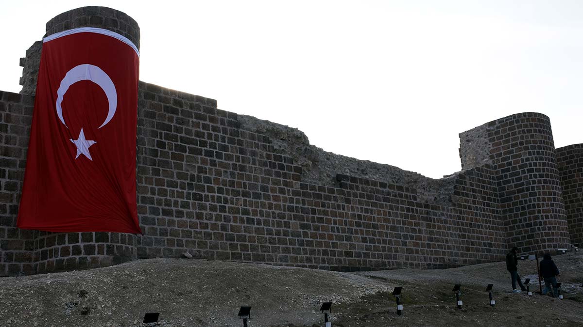 Adilcevaz Kalesi ziyarete açıldı