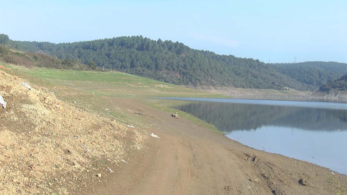 İstanbul’da son yağmurlarla barajların doluluk oranı arttı. Geçtiğimiz yıl aynı tarihlerde yüzde 19’a kadar gerileyen barajların doluluk oranı bu sene yüzde 48’e yükseldi.
