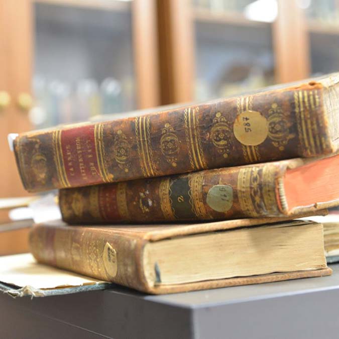 İnönü'nün yazdığı 'Küçük seyyahları tebrik ettim. Seyahat sevmek bir memleket için çok eyi bir şeyi teşvik alınacak bir arzudur' şeklindeki notu, Hüseyin Orak'ın 'Türkiye Kılavuzu' isimli gezi rehberinde bulundu.