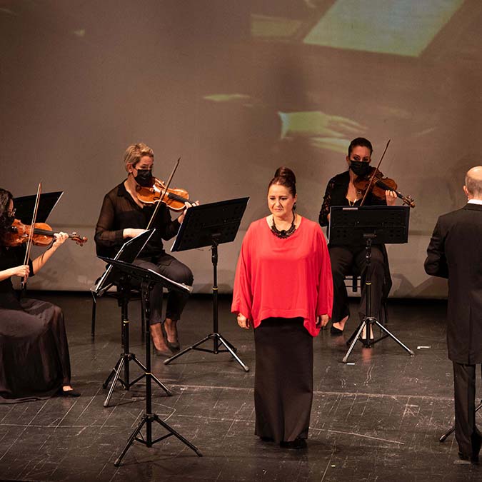 Konserin solistleri ise Soprano Otilia İpek, Soprano Özgecan Gençer, Mezzosoprano E.Tuğba Tekışık, Mezzosoprano Merve Tokat, Bariton N.Işık Belen ve Bas Kenan Dağaşan'dan oluşuyor.