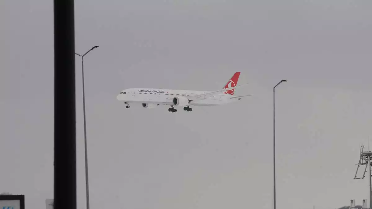 İstanbul havalimanı'na ilk uçak iniş yaptı
