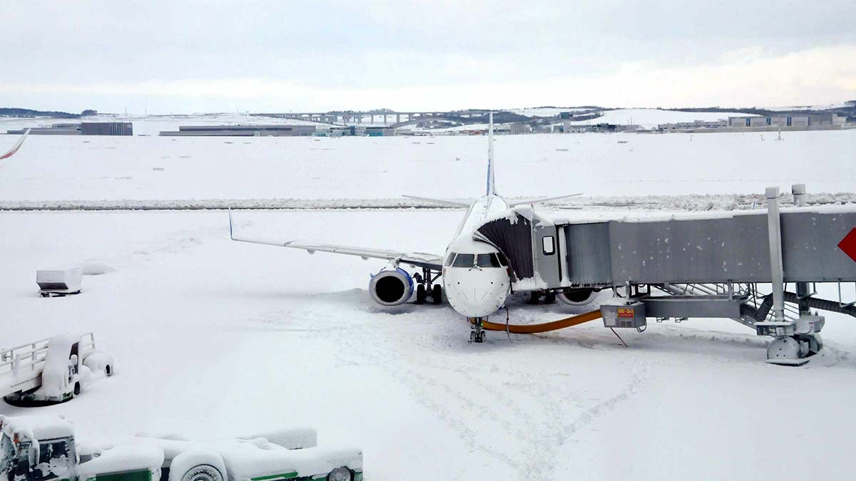 İstanbul Havalimanı'nda kar temizleme çalışmaları