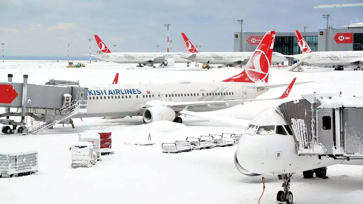 İstanbul havalimanı'nda tüm pistler uçuşlara açıldı