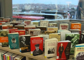 İstanbul'da seyahatin kalbinde 12 bin kitaplı kütüphane