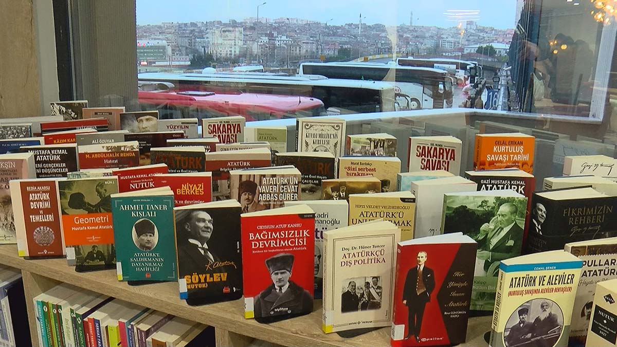 İstanbul'da seyahatin kalbinde 12 bin kitaplı kütüphane