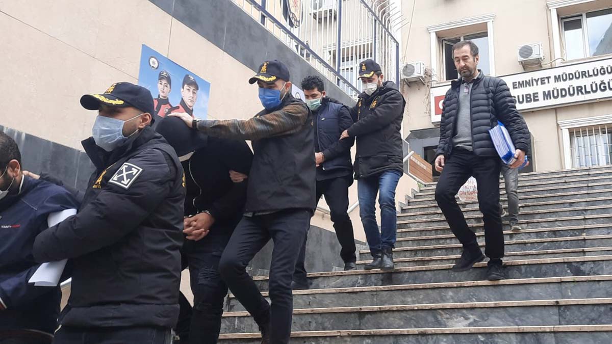 Yabancı uyruklu sahte polis çetesine operasyon