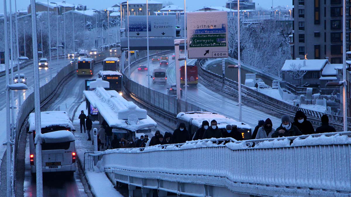 Özel araçların trafiğe çıkması yasaklandı
