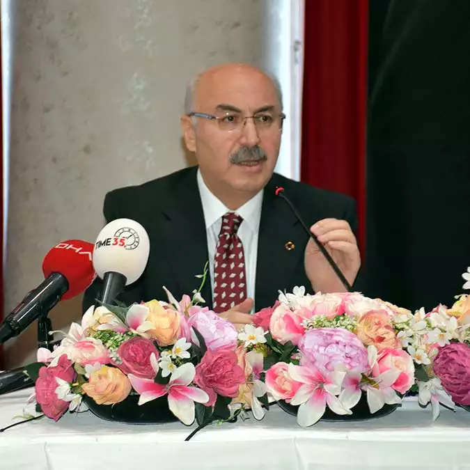 İzmir valisi yavuz selim köşger, kentte artan koronavirüs vakaları ile ilgili "vefat sayılarında da artış var" dedi.
