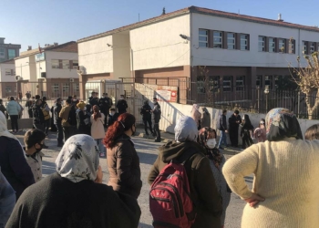 İzmir'de ortaokulda taciz gerginliği
