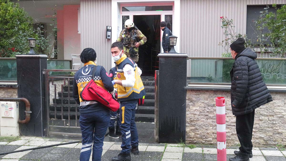 Kadıköy'de dairede yangın; 1 ölü