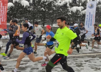 Uğur Mumcu Yol Koşusu için yüzlerce sporcu yarıştı