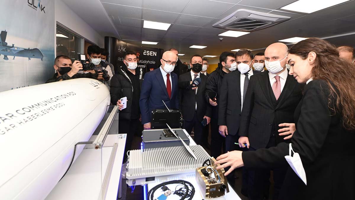 Ulaştırma ve Altyapı Bakanı Adil Karaismailoğlu, "Elektronik ihracatta lider ülkeler arasına girmek için yeni stratejiler üretiyoruz" dedi.