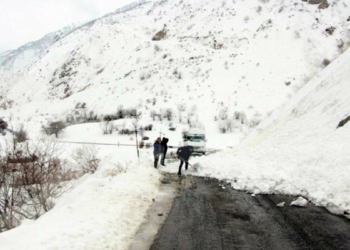Bingöl'de kara yoluna çığ düştü