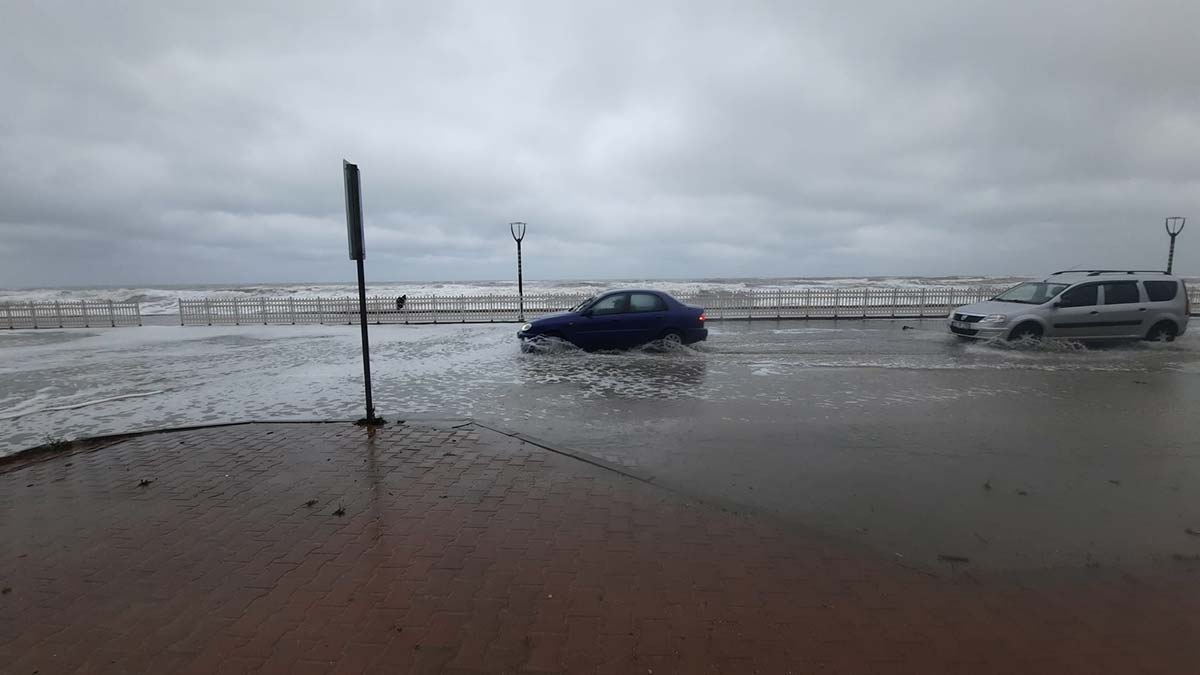 Cide'de sağanak ve fırtına