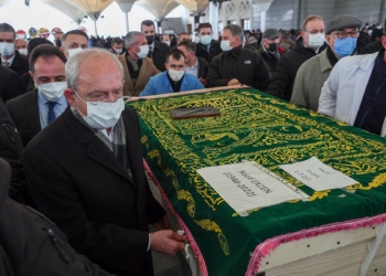Kılıçdaroğlu Nazif Ekzen'in cenaze törenine katıldı