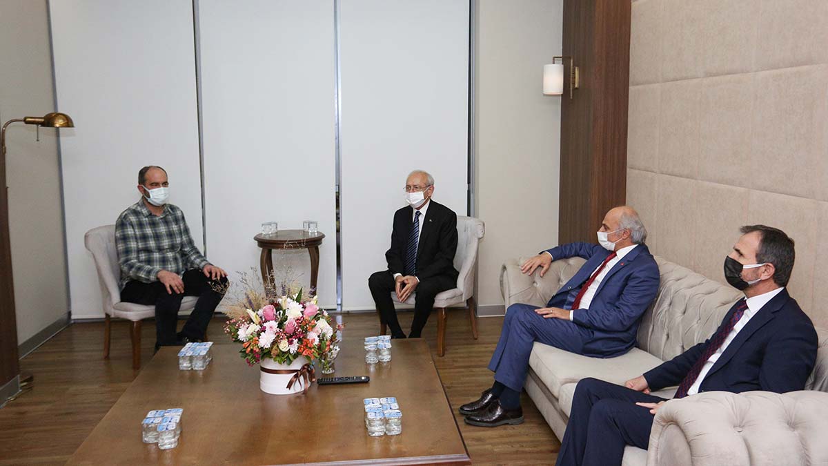 Kılıçdaroğlu, Karamollaoğlu'nun sağlık durumu hakkında bilgi aldı