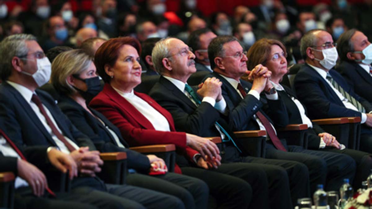 CHP Genel Başkanı Kemal Kılıçdaroğlu, "En geç 2 yıl içinde Suriyeli kardeşlerimizi davulla zurnayla kendi ülkelerine yolcu edeceğiz. Onların kendi iradeleriyle kendi ülkelerine gitmelerini isteyeceğiz" dedi.