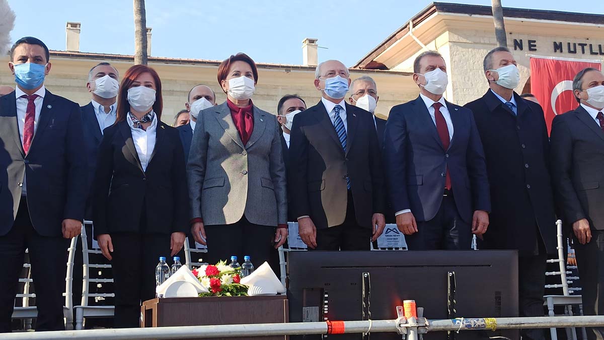 Kılıçdaroğlu ve Akşener Mersin'de metro inşaatı temeli attı