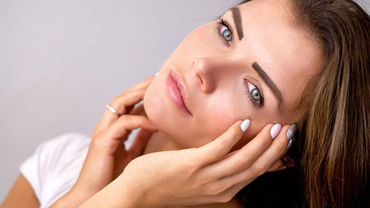 Güzellik merkezi Dalmış Beauty yöneticisi Mehmet Sait Dalmış, kış aylarında soğuk havanın da etkisiyle ciltte meydana gelen kuruluğun arttığını söyleyerek cilt bakımı tavsiyeleri verdi.