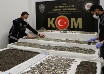 Klozet ve arı kovanlarına saklanmış tarihi eser ele geçirildi
