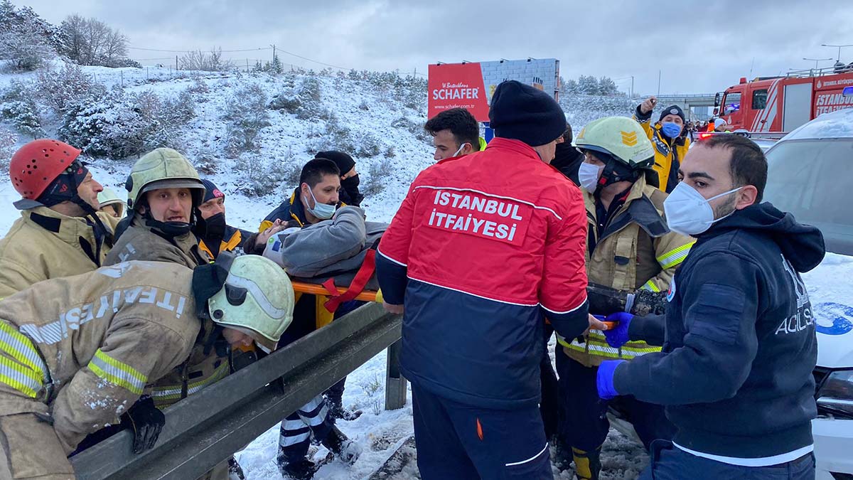 Kuzey Marmara Otoyolu'nda yolcu otobüsü şarampole yuvarlandı
