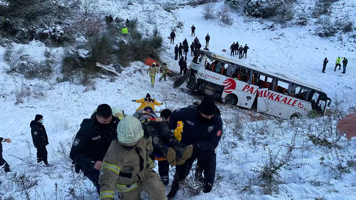 Kuzey marmara otoyolu'nda yolcu otobüsü şarampole yuvarlandı