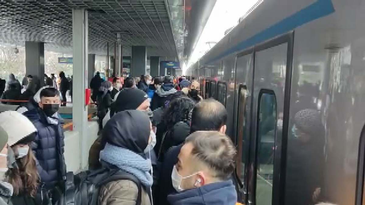 Yenikapı-Kirazlı Metro Hattı arızalandı