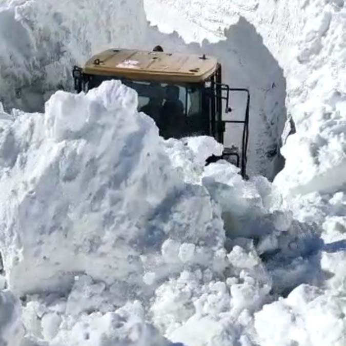 Mezra yolu, düşen 2'nci çığla yeniden kapandı