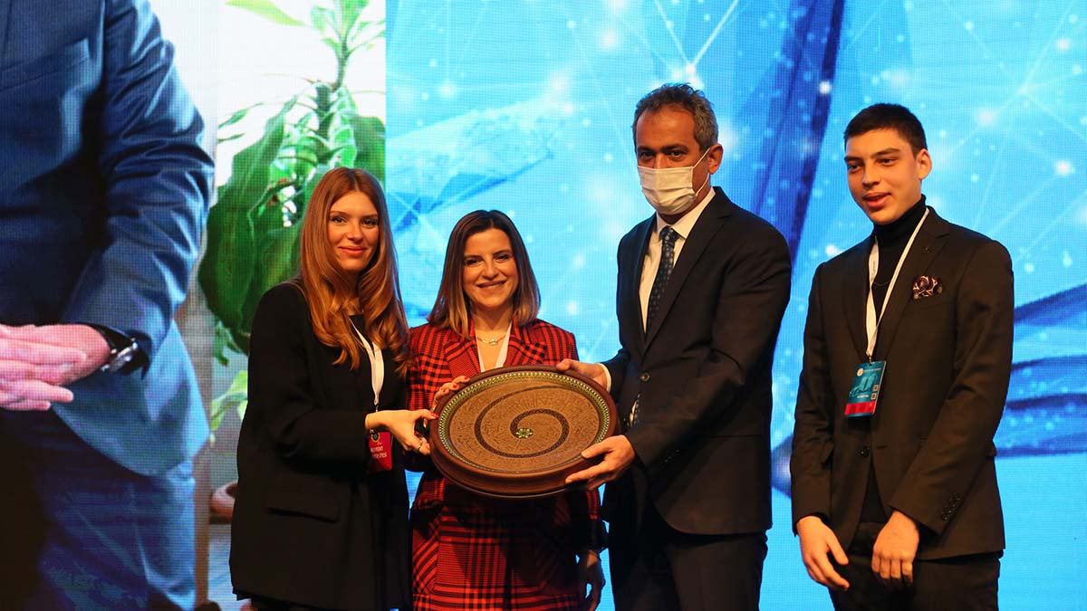 Bakan Özer: Yüz yüze eğitime devam edeceğiz