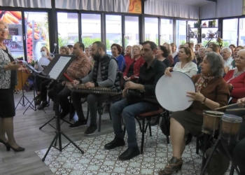 Bu korodakilerin müzik eğitimi yok