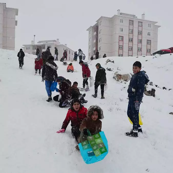 Aksaray'da kar eğlencesi