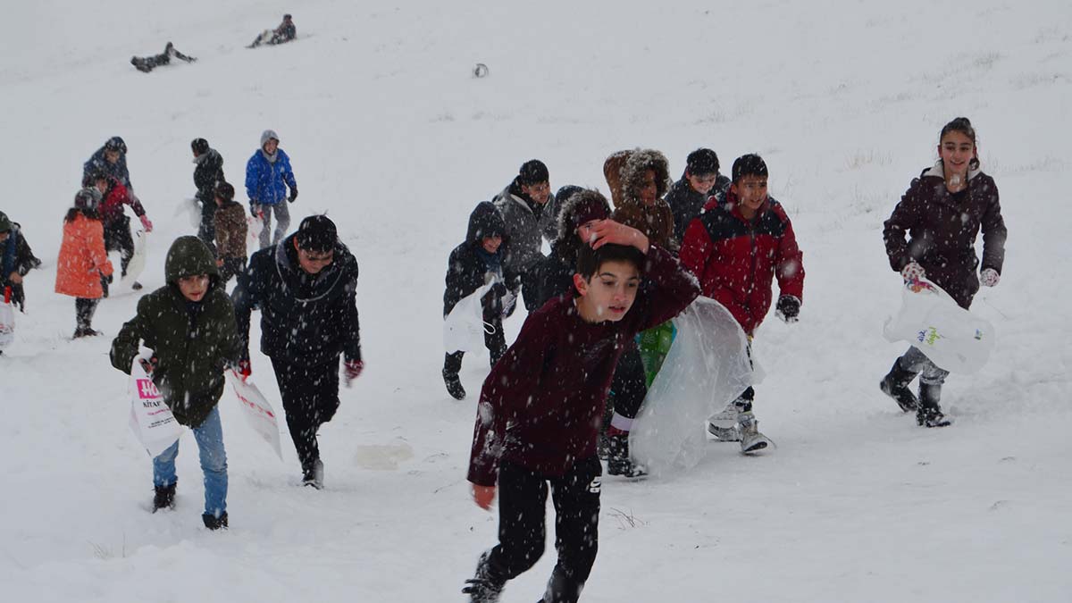 Aksaray'da kar eğlencesi