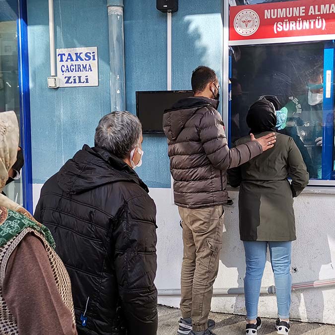 Pozitif vakaların yarısı Omicron varyantı