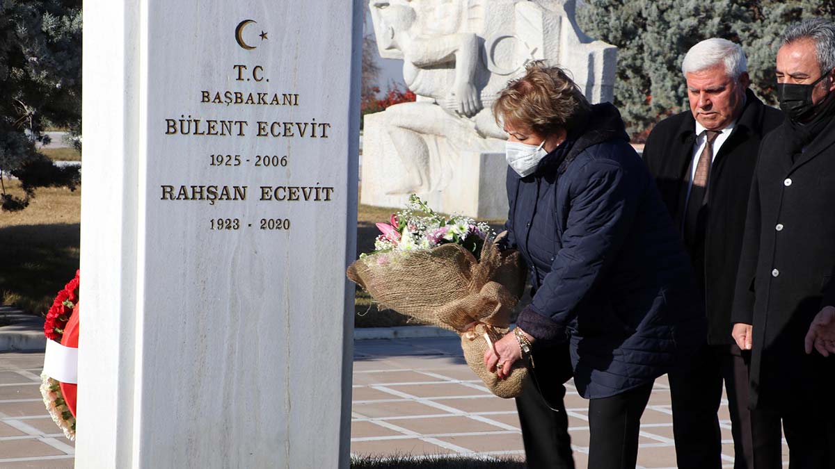 Rahşan Ecevit mezarı başında anıldı