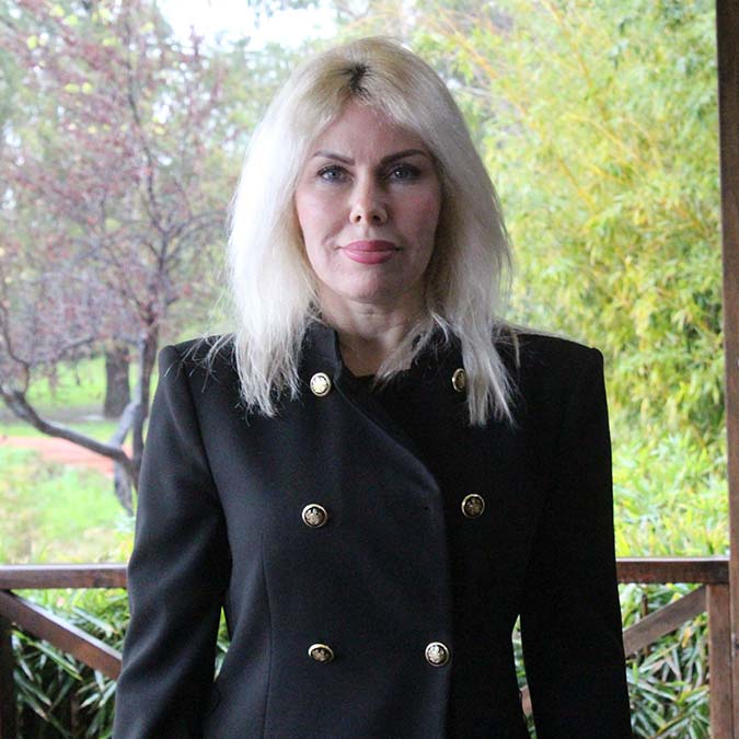 Asiye'nin yüz felci var