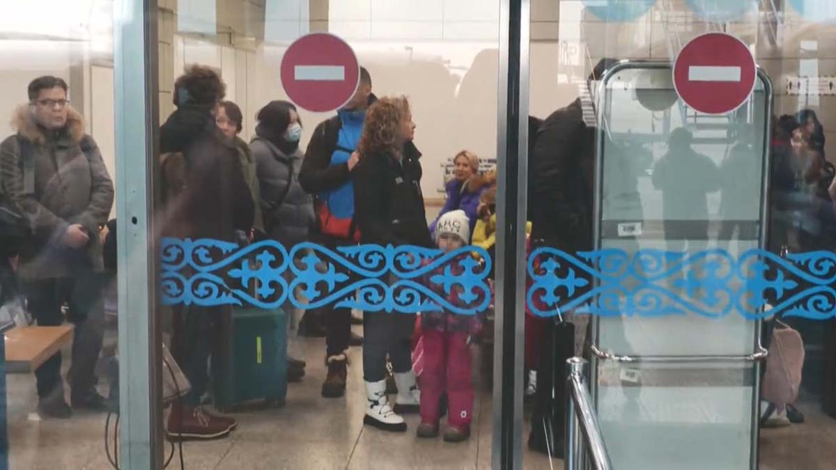 1461 Rus vatandaşı Kazakistan'dan tahliye edildi