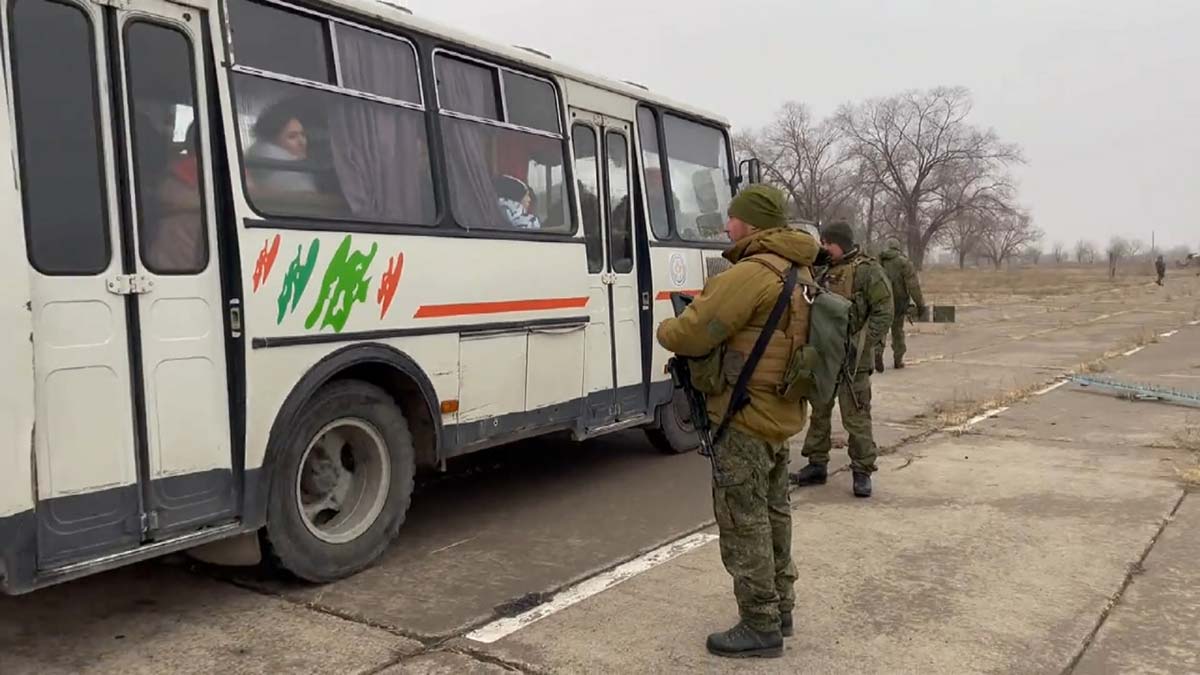 25 Rus vatandaş Kazakistan'dan tahliye edildi