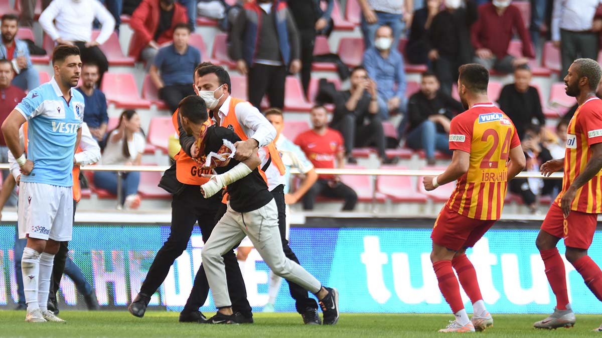 Bakasetas'ın üzerine yürüyen taraftara hapis istemi