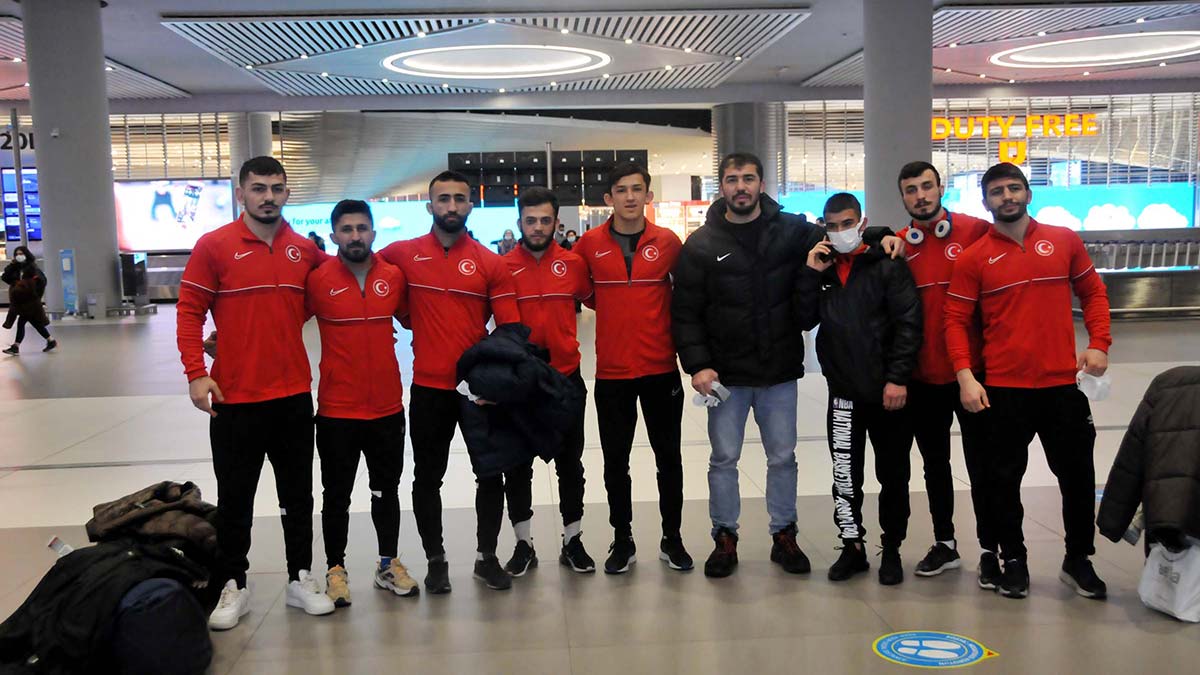 Türkiye Grekoromen Güreş Milli Takımı yurda döndü